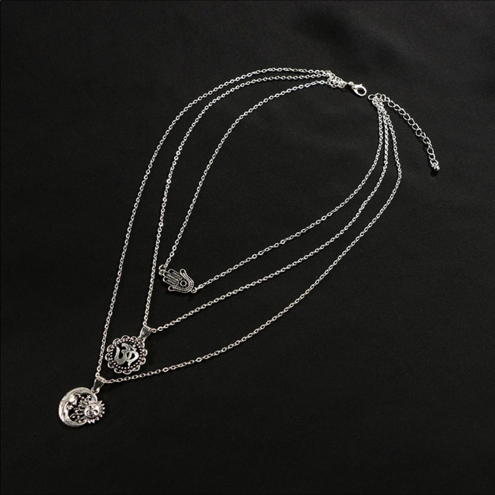 🌺New🌺Boho Layered Horn crescent necklace - Picture 5 of 6